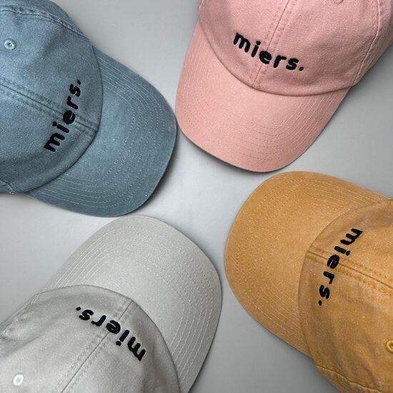 Cepure ar nagu miers. (zema profila piegriezums)